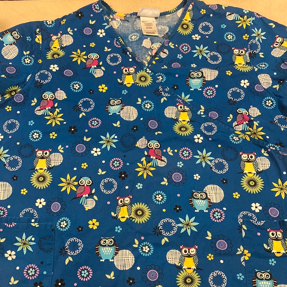 Nurse’s scrub top 3x owl print